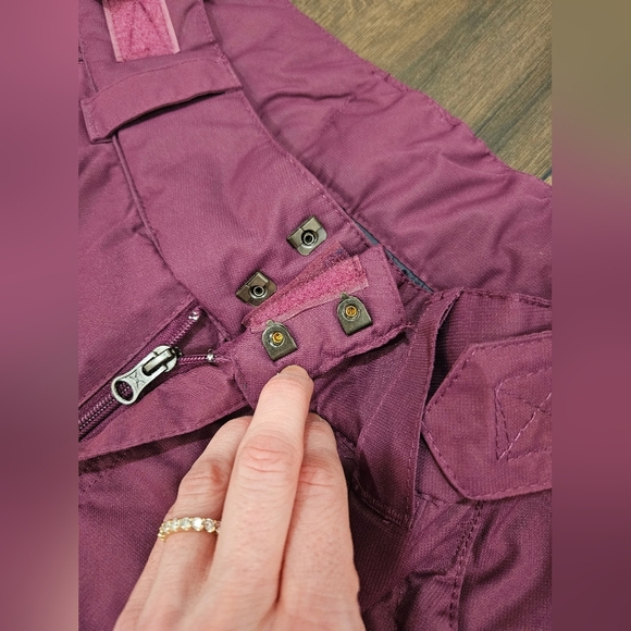 NWT 🍓 Arctix Womans Cargo Style Snow/Ski Pants - SIZE M - Picture 2 of 7